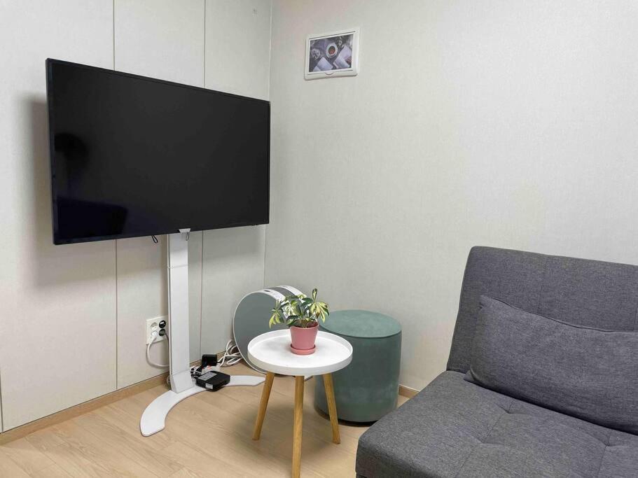 The Share Myeongdong High-rise Floor & Free Gym #subway Station 3min #myeongdong 10min * 首尔